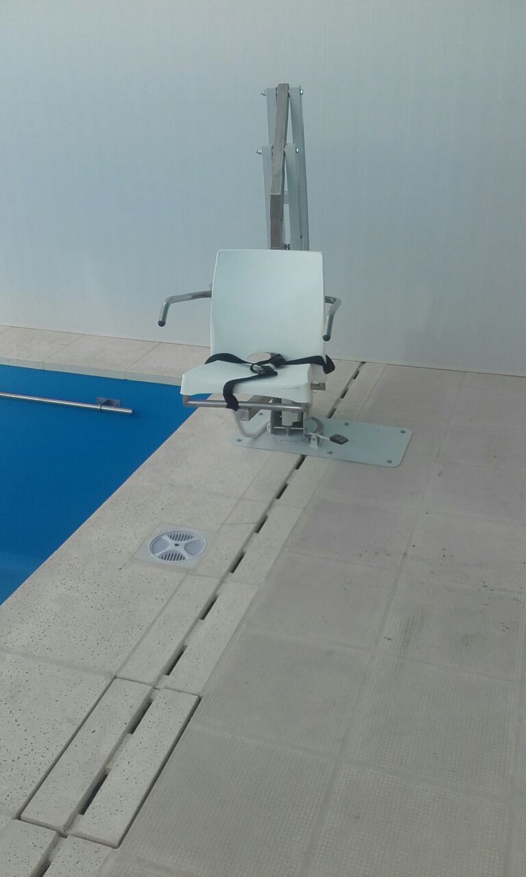 ELEVADOR DE PACIENTES PARA PISCINA